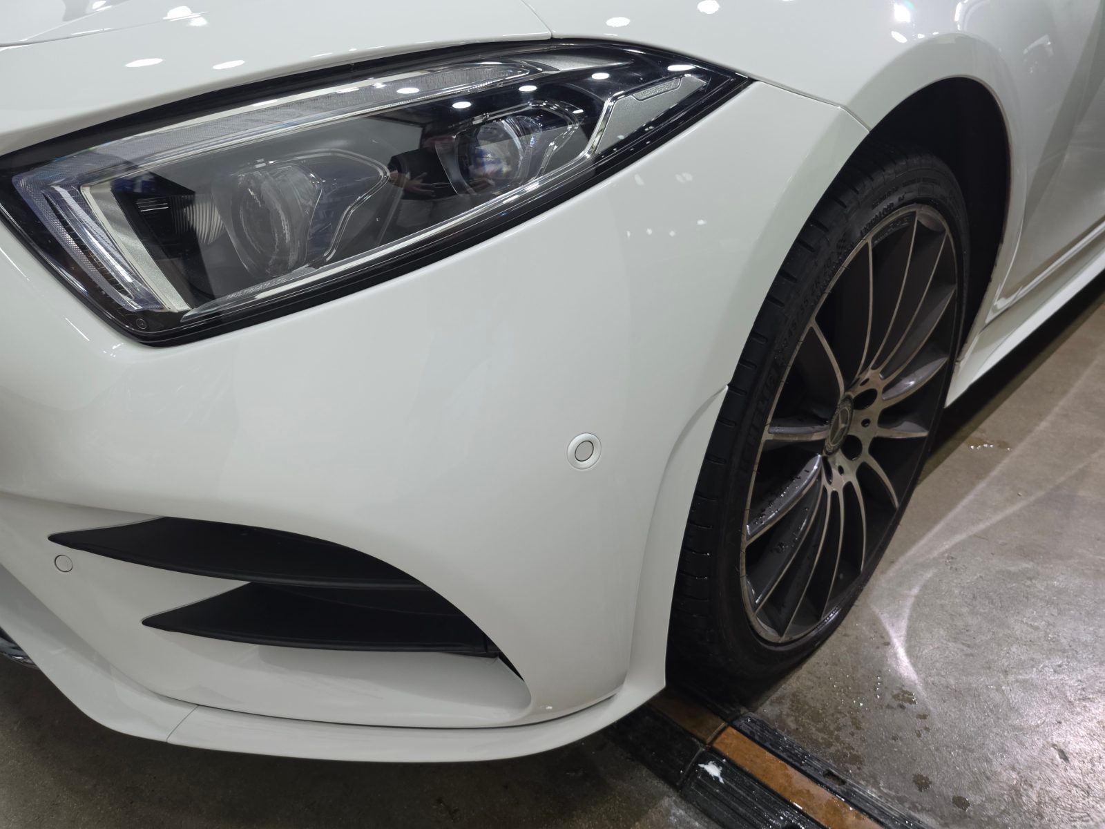 서울 동대문 벤츠 CLS 450 범퍼 측면 판금도색 작업 후